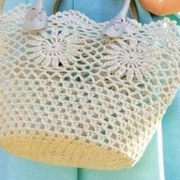Нежная сумочка крючком