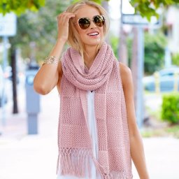 Нежный шарф спицами