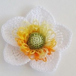 Вяжем красивый цветок