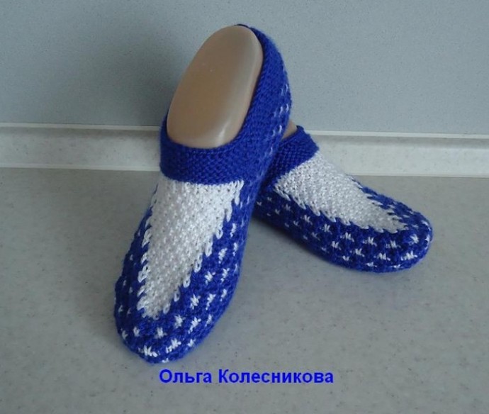 Вяжем спицами двухцветные тапочки-носочки Вяжем спицами двухцветные тапочки-носочки
