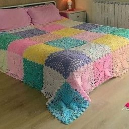 Яркий плед, связанный из мотивов