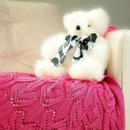 Нежный пледик с сердечным узором