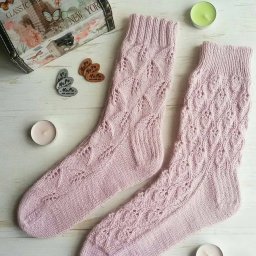 Носочки ажурным узором, вяжем спицами