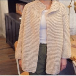 Реглан спицами, связанный от горловины