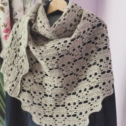 Бактус, связанный крючком