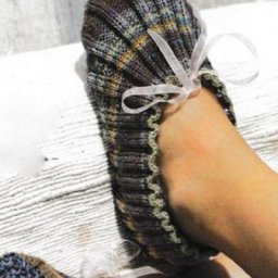 Вяжем теплые и уютные меланжевые тапочки