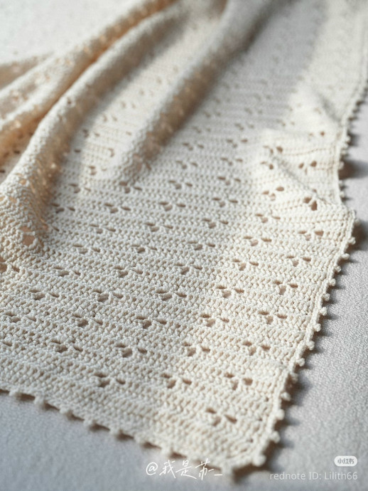 Детский плед крючком молочного цвета &mdash; нежность, в которую хочется укутаться