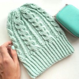 Мятная шапочка спицами