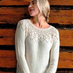 Нежное платье спицами