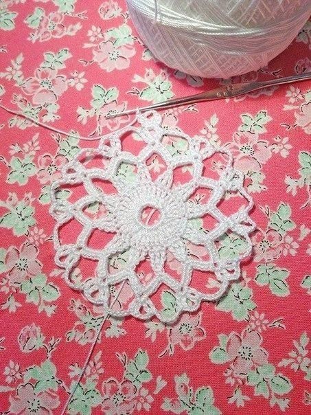 Нежная ажурная салфеточка крючком Нежная ажурная салфеточка крючком