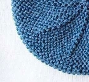 Берет платочной вязкой Берет платочной вязкой