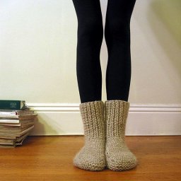 Вяжем уютные носочки-тапочки на двух спицах