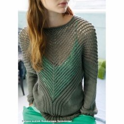 Интересный зеленый джемпер спицами с ажурной вставкой