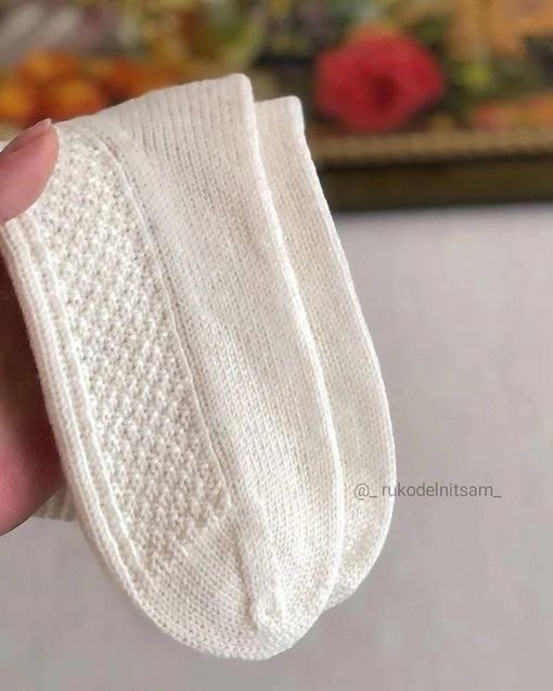 Очаровательные носки спицами