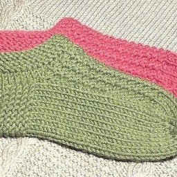 Тапочки-следочки, вяжем спицами