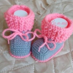 Вязаные спицами пинетки