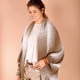 Вяжем объемный женский кардиган