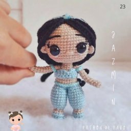 Маленькая куколка амигуруми Жасмин, связанная крючком
