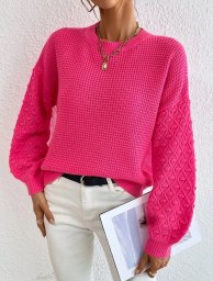 Джемпер спицами с узорчатыми рукавами