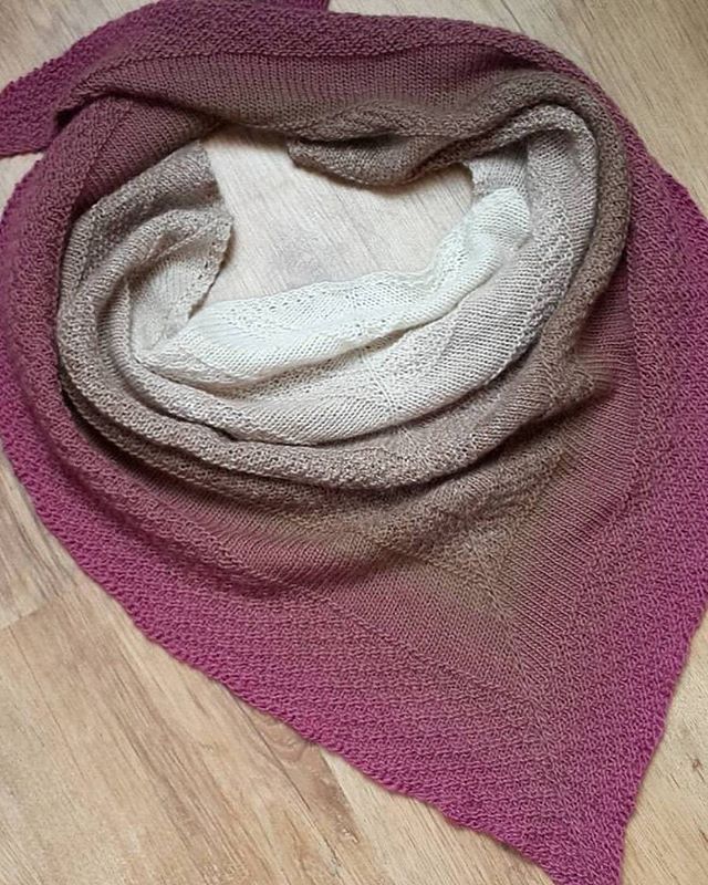 Стильный платок с градиентом