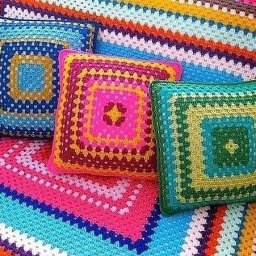 Классический квадрат как идеальное решение для декора дома