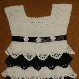 Красивое черно-белое платье для девочки