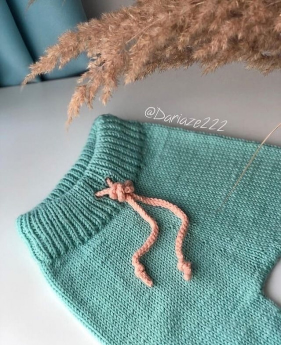 Детские штанишки спицами
