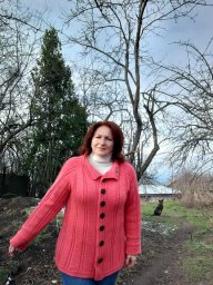 Красный кардиган на спицах