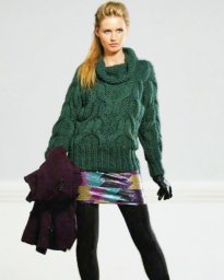 Свитер с воротником "хомут" узором с косами