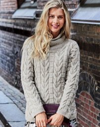 Свитер с оригинальными «косами»