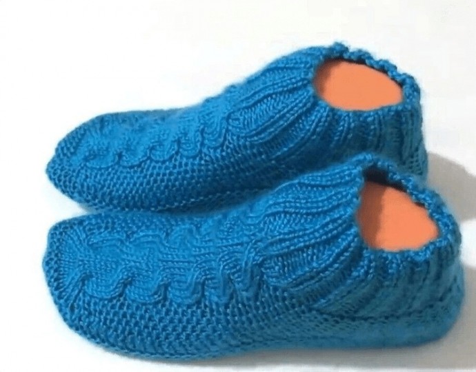 Тапочки-носки, связанные на 2х спицах