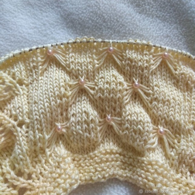 Ввязываем бусины в полотно