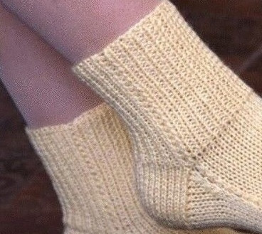 Вяжем носки на 2-х спицах без швов