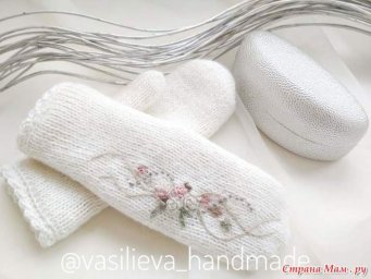 Варежки с пальцем индийским клином