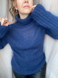 Синий свитер-паутинка из мохера, вяжем спицами