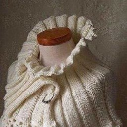 Эффектная вязаная накидочка