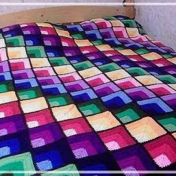 Яркий плед для уютного дома