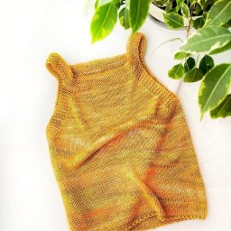 Описание простой маечки спицами