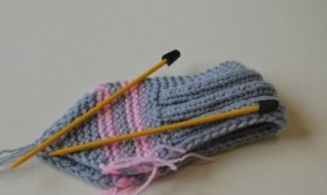 Домашние тапочки двумя спицами - легко, быстро, красиво.