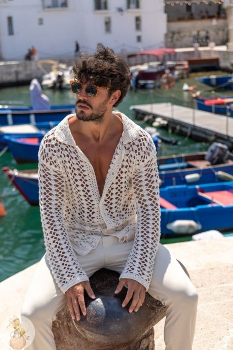 Бeлaя мужcкaя pубaшкa крючком