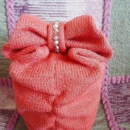 Забавная шапка-бантик, вяжем деткам