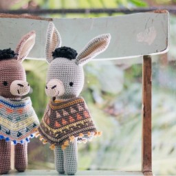 Ослик Рауль - игрушка амигуруми