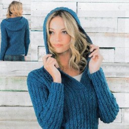 Женский синий джемпер с капюшоном - для прохладных дней