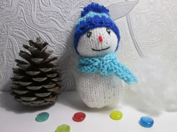 Снеговик в шапочке с помпоном и шарфике, МК