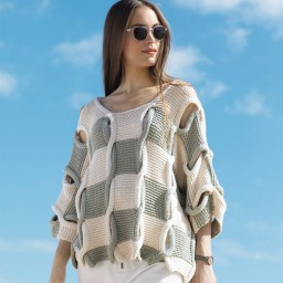 Свободный двухцветный джемпер с «косами»