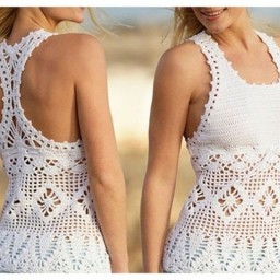 Вязаный белый топ крючком