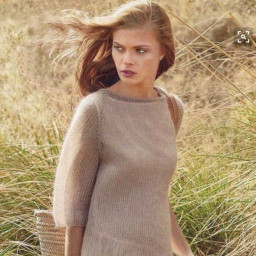 Нежное платье спицами