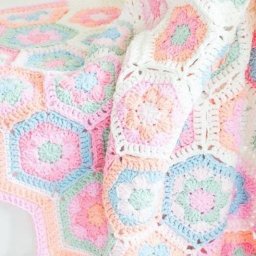 Нежный плед мотивами, вяжем крючком