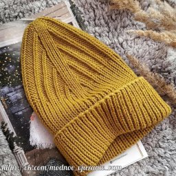 Симпатичная шапочка спицами