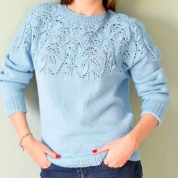 Голубой джемпер с круглой кокеткой